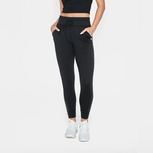 Senita Weekend Joggers in Black Size Small